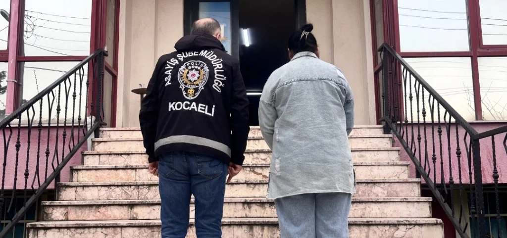 Bilişim hırsızlığı suçundan aranan şahıs yakalandı!