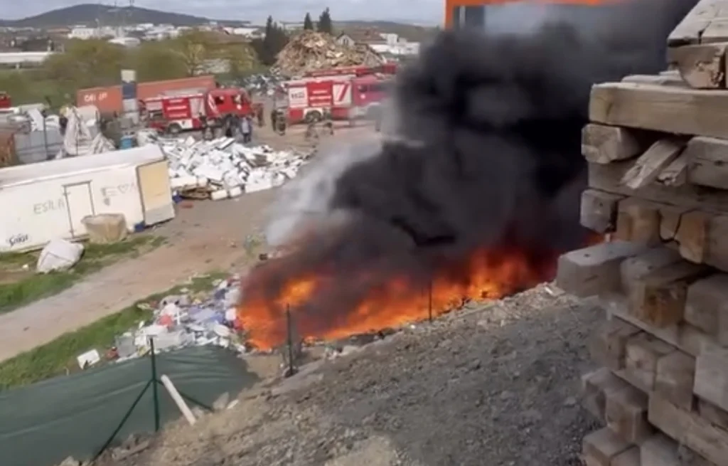 Geri Dönüşüm Tesisinde Yangın Korkuttu!