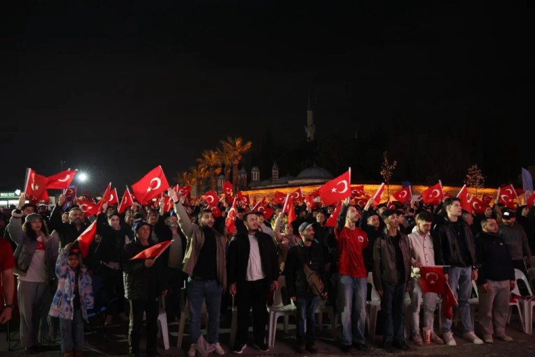 Gebze’de Milli Takım coşkusu: Kent meydanı bayram yerine döndü!
