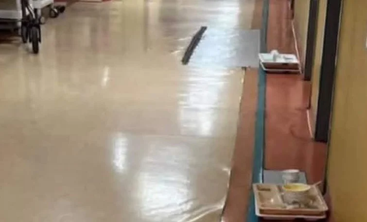 Hastane koridorunda hijyen skandalı!