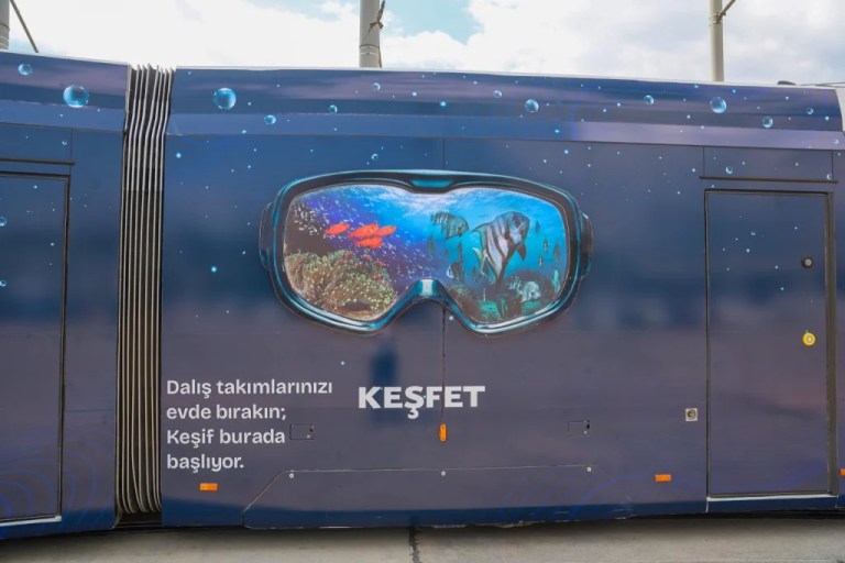 Kocaeli’de tramvaylar su altı dünyasına dönüştü