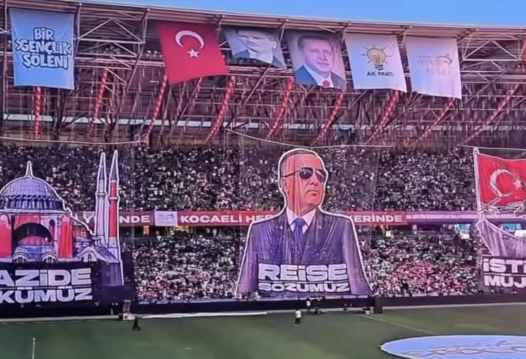 Gençlerden Erdoğan’a Kocaeli’de koreografi