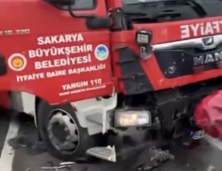 İtfaiye yolunda zincirleme kaza!