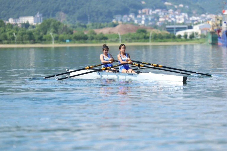 Genç kürekçiler madalyalarla döndü - 3. görsel