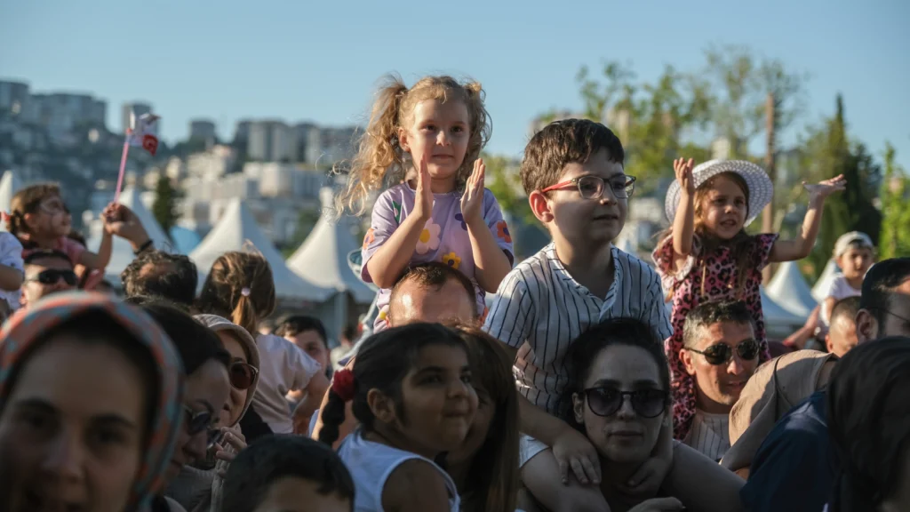 Lemi Abi, Karneval’da çocuklarla buluştu