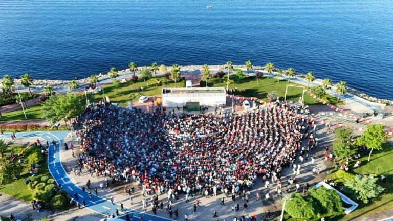 Darıca’da milli maç heyecanı dev ekranda