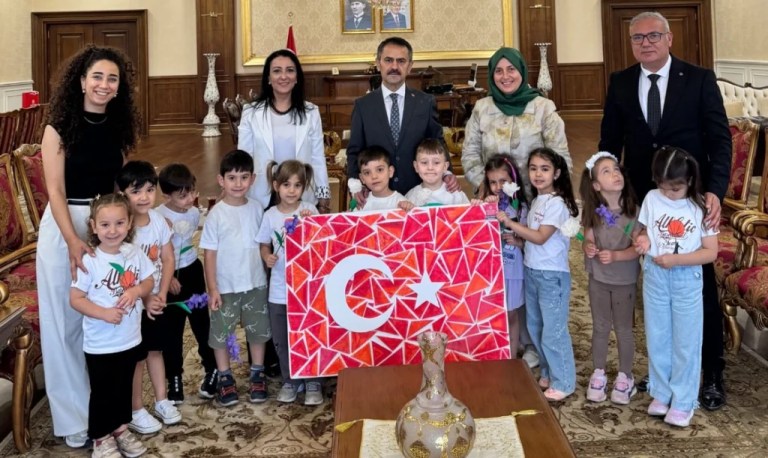 Miniklerden Vali Aktaş’a Babalar Günü ziyareti