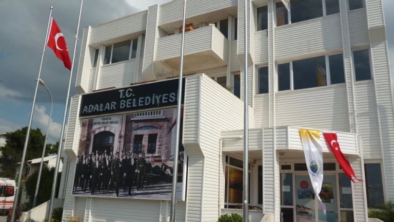Adalar Belediyesi’ne büyük operasyon!