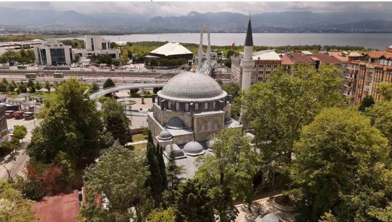İzmit’te Camii içinde cinsel fantazi yaptılar