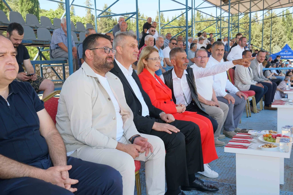 Rahvan At Yarışları Nefes Kesti