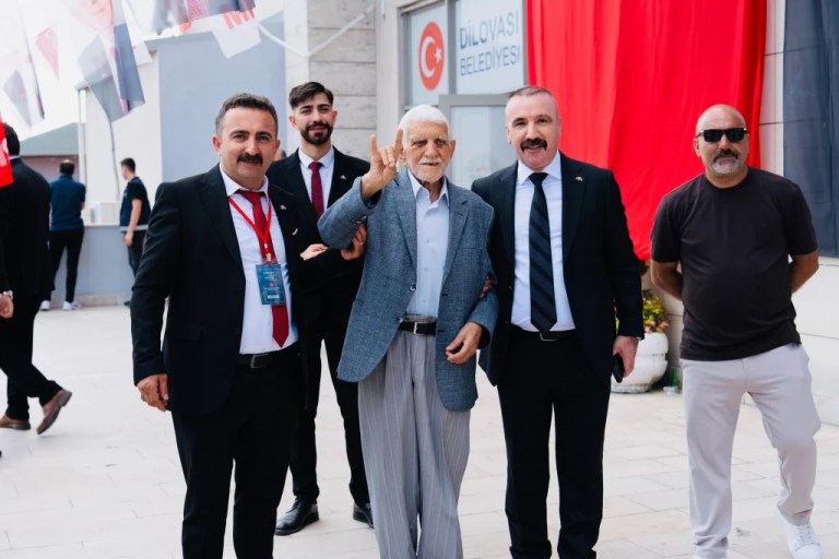 96'lık Dede Kongreye Damga Vurdu!