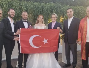 Akşener İzmit’te düğüne katıldı