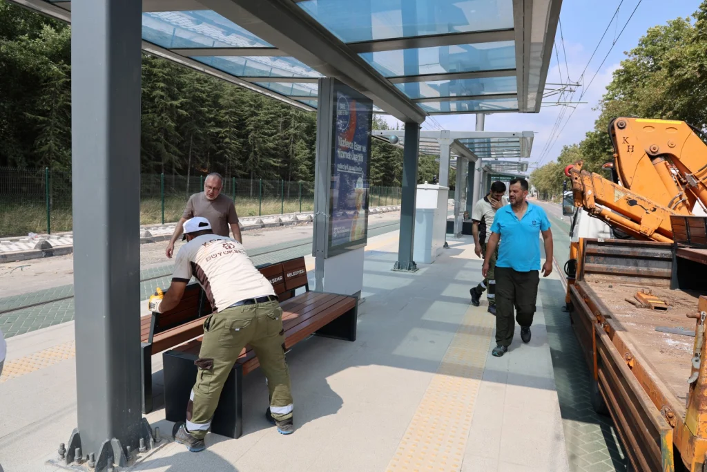 Tramvay duraklarına 260 yeni bank! - 3. görsel