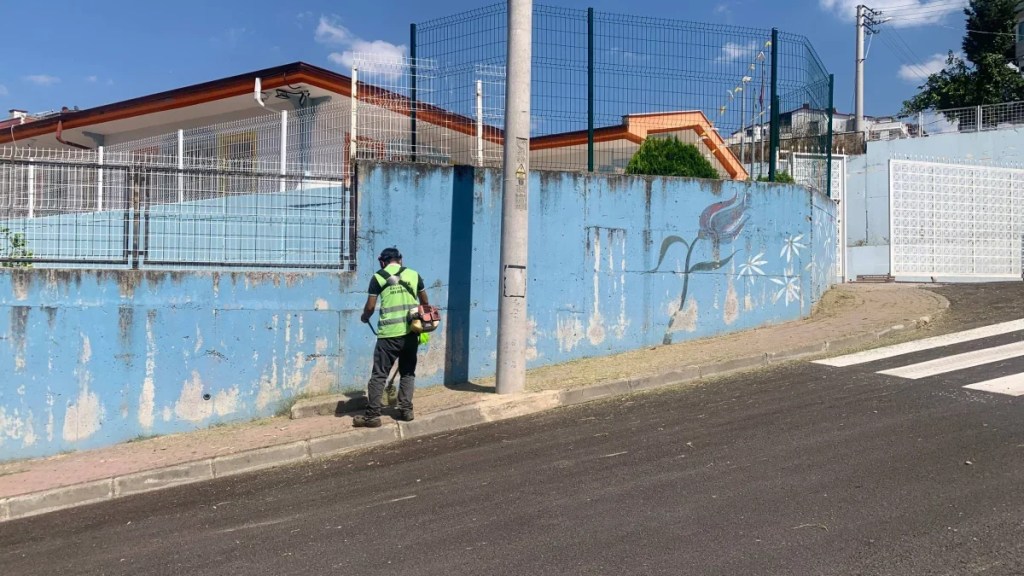 Çayırova’da okul bahçeleri yeni döneme hazırlanıyor