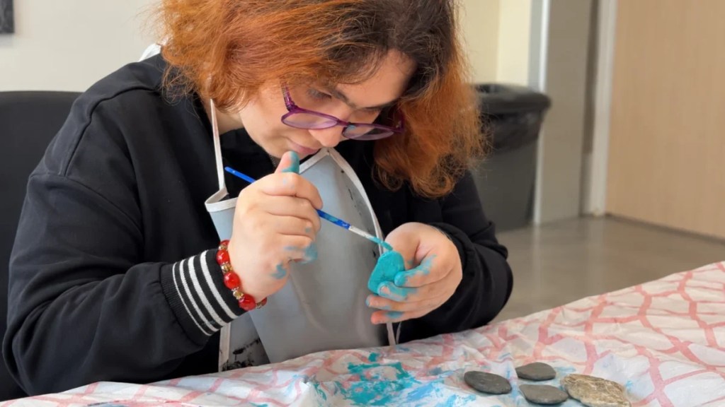 Özel öğrencilerin eserleri akvaryumda sergileniyor