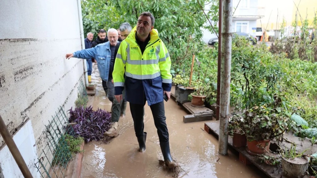 Başiskele’de sel sonrası yaralar sarılıyor