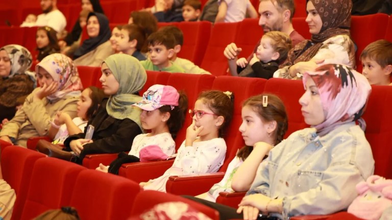 Başkan Büyükgöz sinemada çocuklarla buluştu