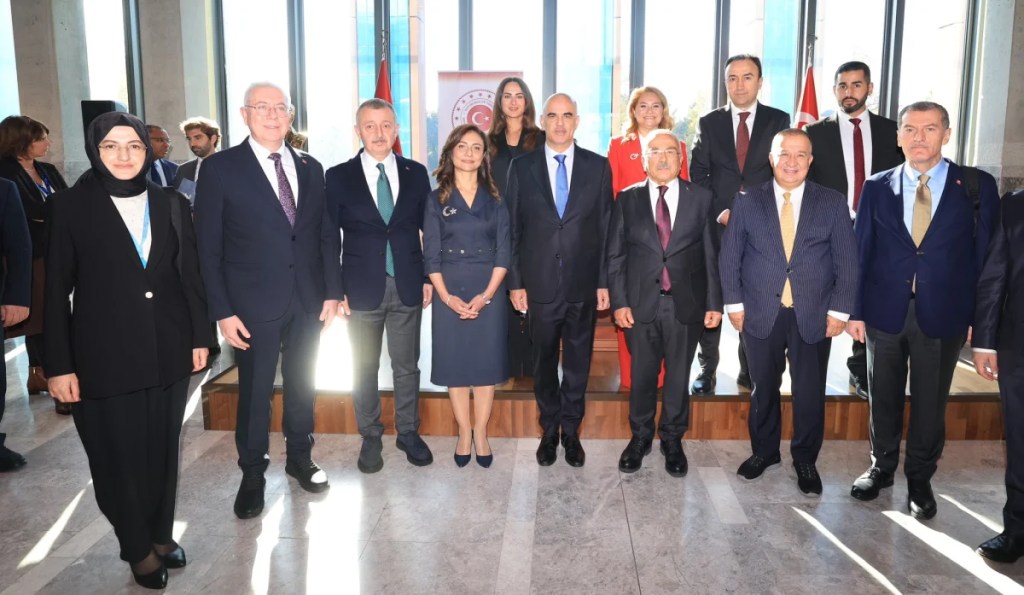 Büyükakın Fransa'da resepsiyona katıldı