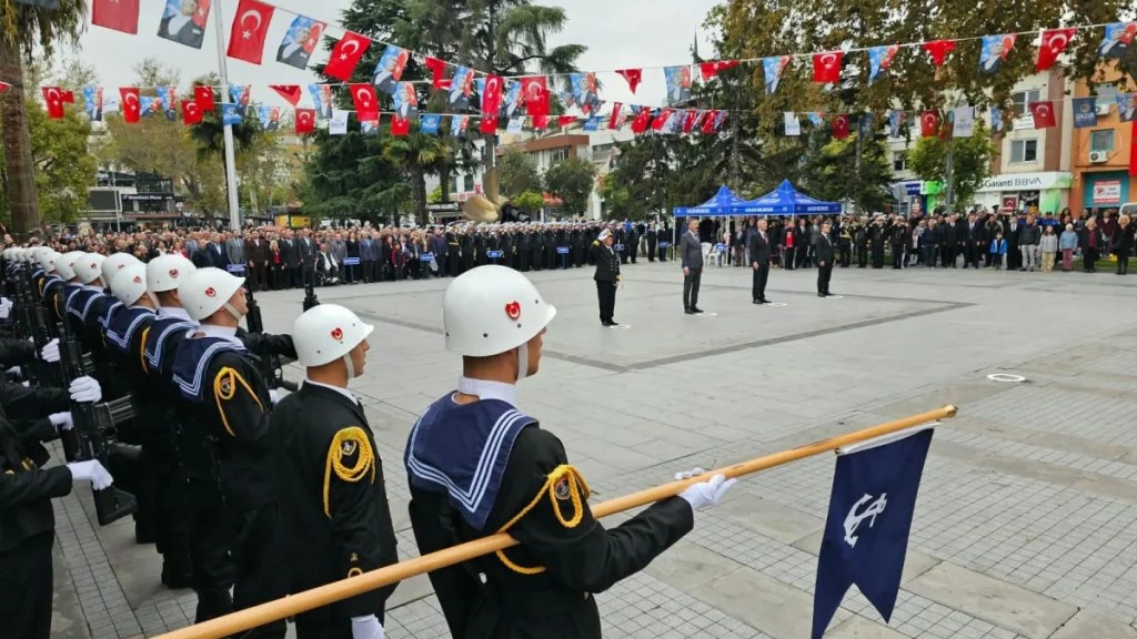 Cumhuriyet Bayramı Gölcük’te törenle kutlandı