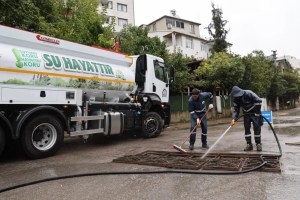 Gebze’de sağanak öncesi mazgal temizliği