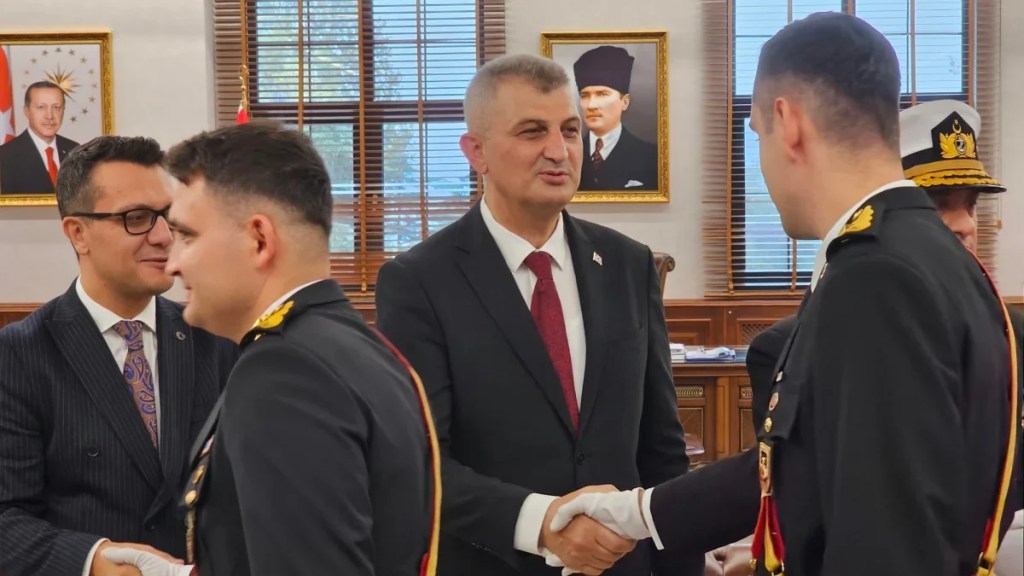 Gölcük’te 29 Ekim coşkusu salona taştı