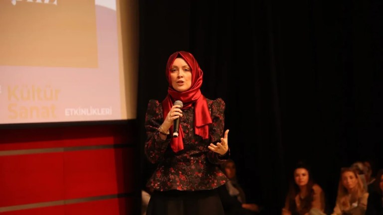 Hatice Kübra Tongar Gebzelilerle buluştu