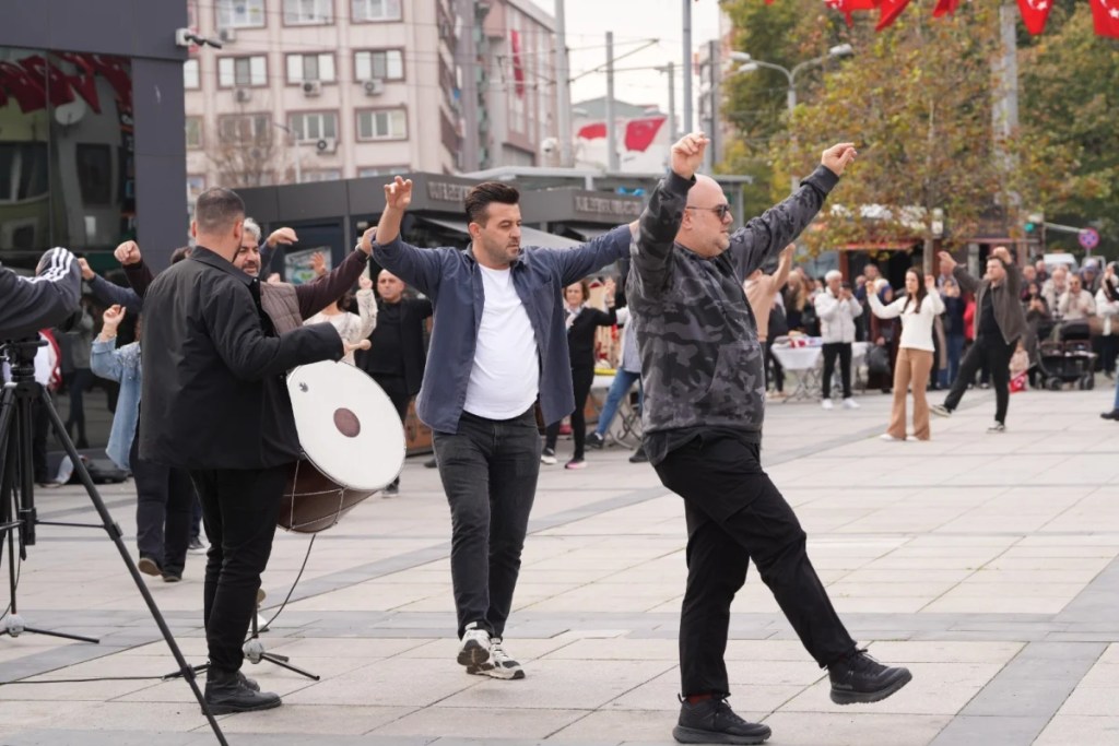 İzmit'te 41 kişi zeybek oynadı - 3. görsel