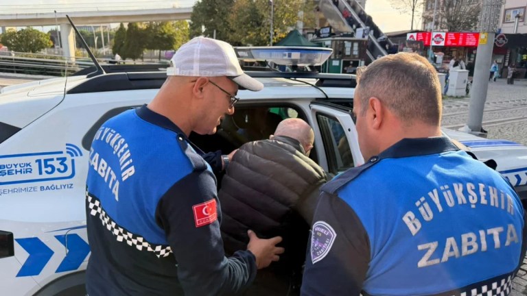 Kocaeli’de zabıtadan vatandaşa yardım eli