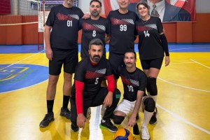 Körfezli öğretmenler file önünde yarışıyor