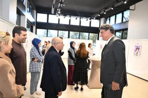 Öncü Kadınlar Sergisi Kartepe’de Açıldı