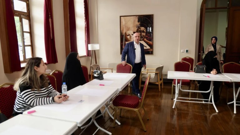 Tarihi mektep konservatuvara dönüştürüldü