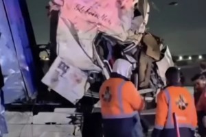 TEM Otoyolu’nda karşı şeride geçen TIR devrildi!
