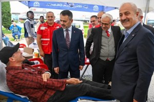 Vali Aktaş Gebze’deki kan bağışına katıldı